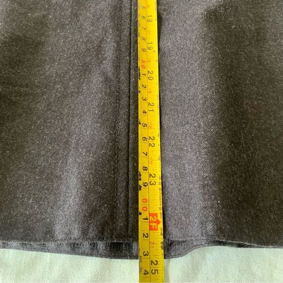 Akris Punto Black A Line Skirt 100% Wool size 10 Classic Business Casual Demure - Picture 7 of 10